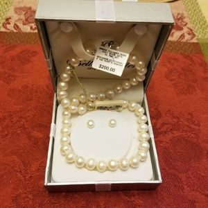 Pearl necklace set.